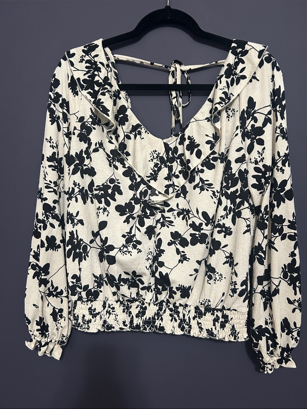 MELLODAY Cream and Black Floral Ruffle V-Neck Blouse